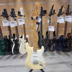 FENDER Vintera II '70s Stratocaster, Vintage White - usato - vai con la sigla